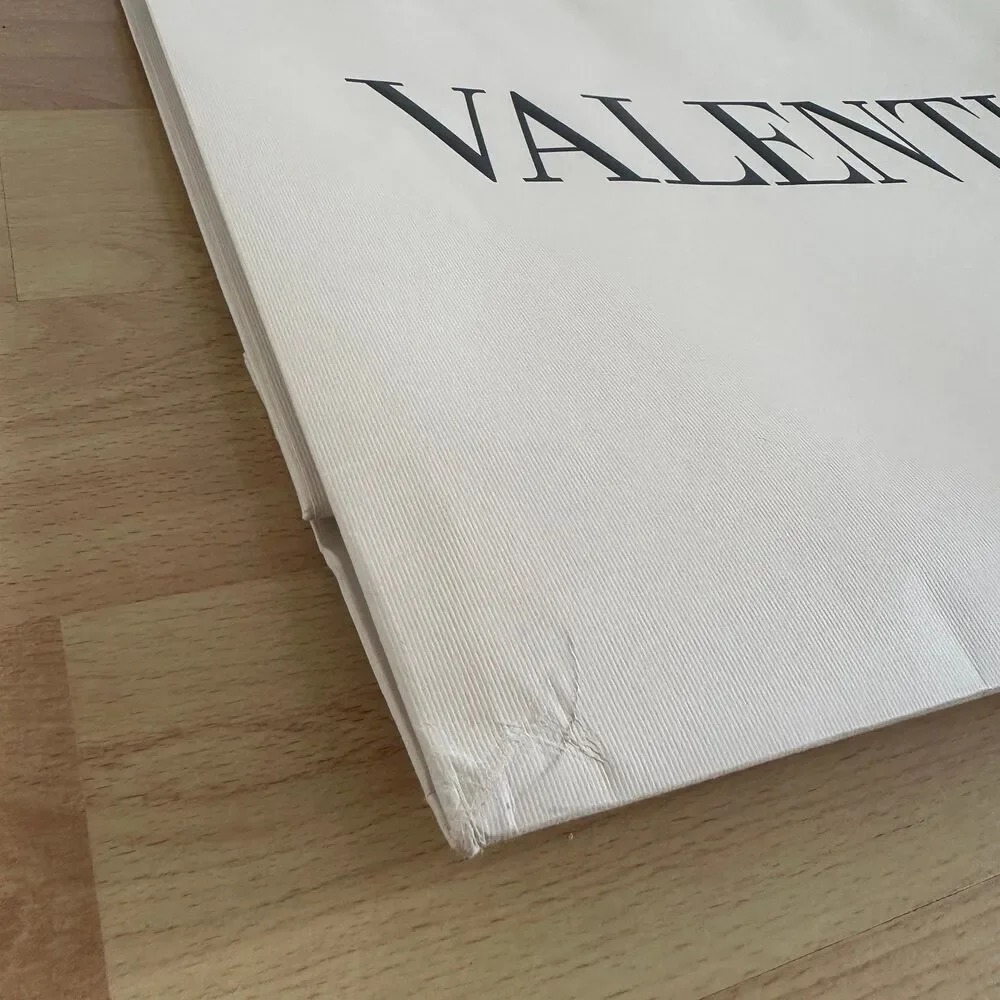 Valentino paper shopping